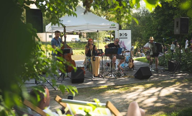Picknick an der Vöckla“ im Wasserpark mit Live-Musik und Kinderprogramm am 11. Juli Foto: Grüne