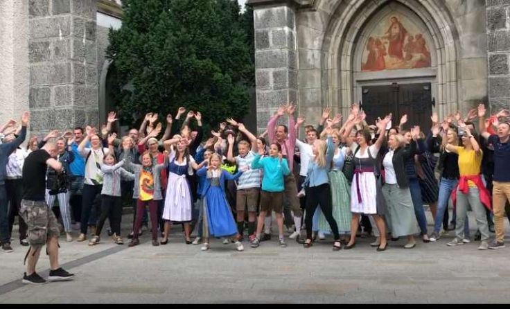 Rappende Kirchenbesucher in Schwanenstadt. Foto: privat