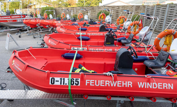 Neue Einsatzboote gab es für die Feuerwehren Windern und Vöcklabruck. (Foto: Wilflingseder)