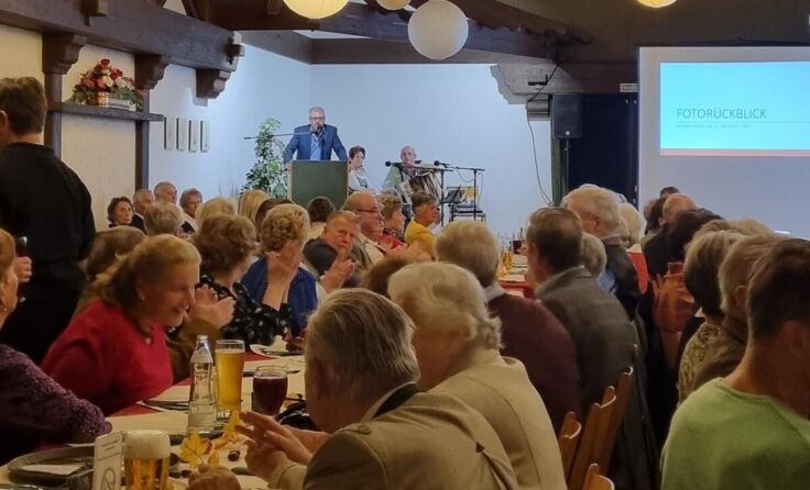 Die ältere Generation traf sich zum geselligen Austausch. (Foto: Privat)