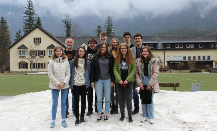 Das Team des BRG Schloss Wagrain auf Schnee in Obertraun (Foto: Paul Pimann)