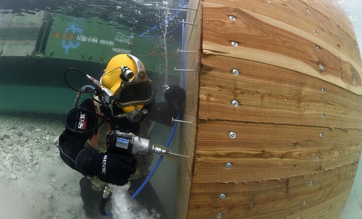 Arbeiten unter Wasser verlangt spezielle Fähigkeiten. (Foto: Angelika Neuhofer)