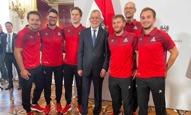 Die Tigers aus Vöcklabruck mit Bundespräsident Alexander van der Bellen (Foto: Tigers)