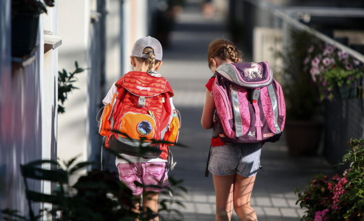 Kinder auf dem Schulweg (Foto: Volker Weihbold)