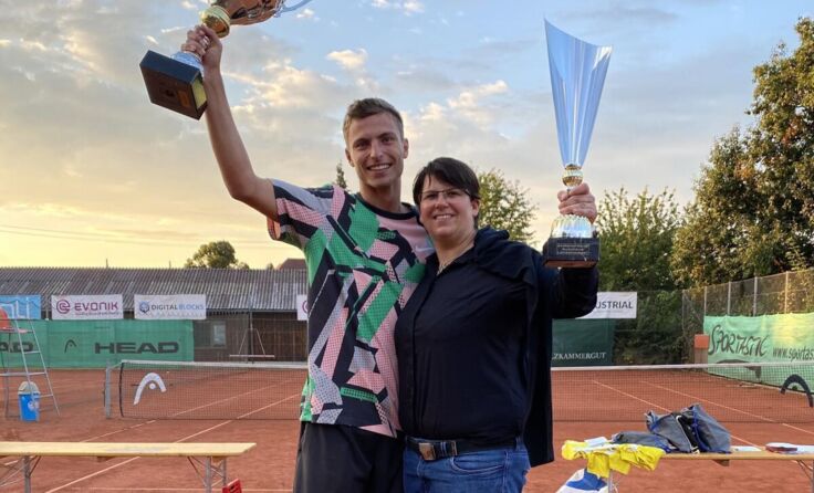 Damenclubmeisterin Elisabeth Dachs und Herren-Sieger und Clubmeister Tom Haitchi (Foto: TC Kammer)