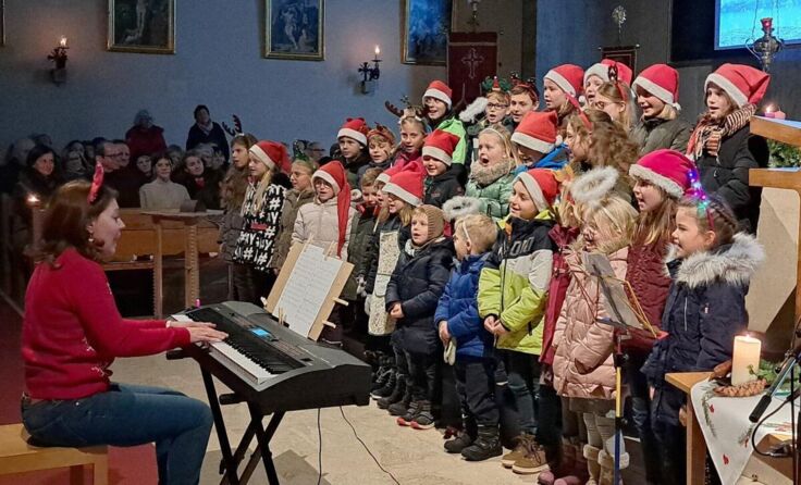 Besonders der Kinderchor Frankenburg sang sich in die Herzen der Besucher. (Foto: Sonja Schmid)