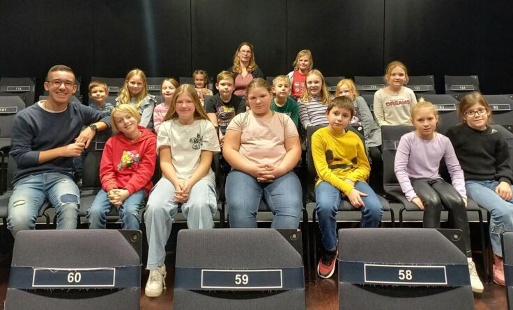 Beim Besuch des Musiktheaters in Linz gab es auch eine Backstage-Führung. (Foto: Kinderfreunde)