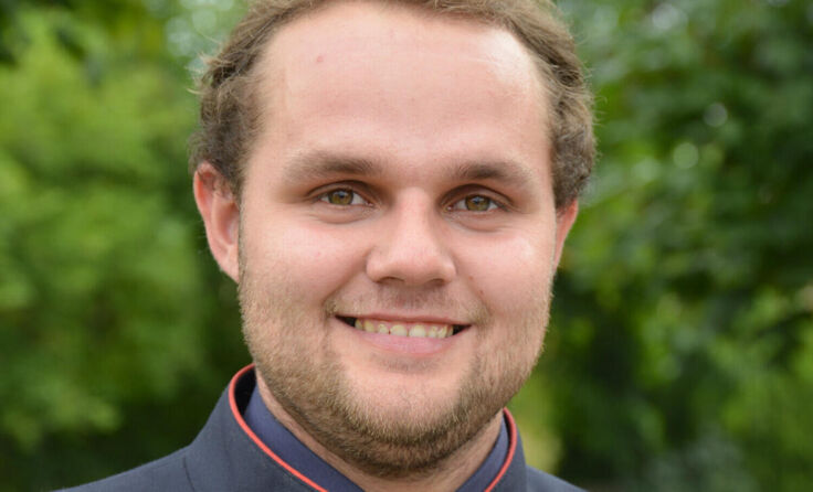 Andreas Oberhumer freut sich über das goldene Leistungsabzeichen. (Foto: Photo Lounge)