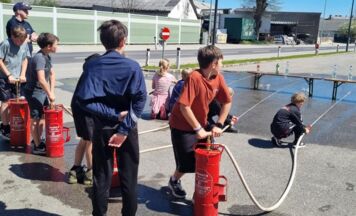 „Wasser marsch!“ der Mittelschule Seewalchen/A. bei der Feuerwehr