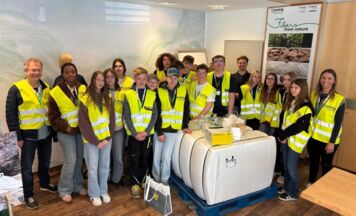 Mittelschule Seewalchen/A. besuchte Lenzing AG
