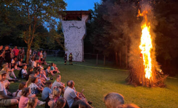 Naturfreunde führen mit Petersfeuer in Ampflwang die Tradition fort