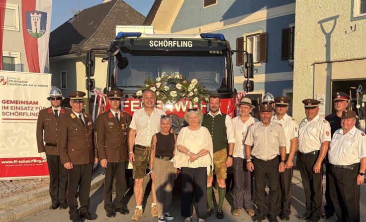 Das neue Rüstlöschfahrzeug der FF Schörfling/A. wurde ferlich gesegnet. (Foto: FF Schörfling)