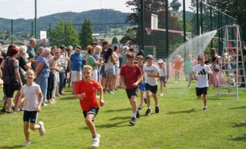 Spendenlauf in Frankenburg schenkte „Ein Lächeln für Kinder“
