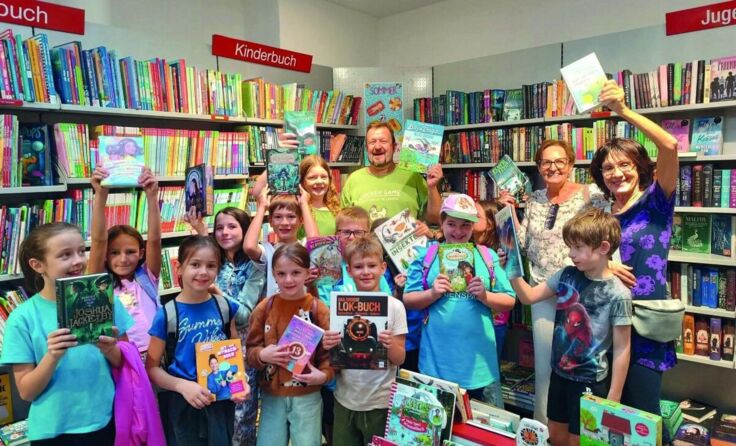 Bücherkauf für die Attnang-Puchheimer Stadtbibliothek (Foto: Stadtbibliothek Attnang-P.)