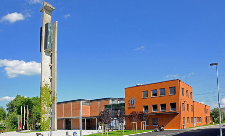 Klassische Moderne könnte man zum Treffpunkt Pfarre mit der St. Josefs Kirche sagen. (Foto: privat)