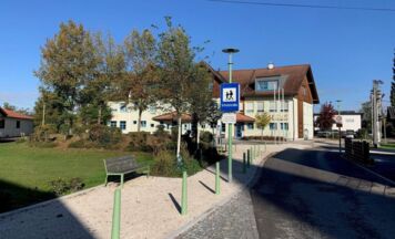 Schulstraße im Regauer Ortsteil Rutzenmoos erhöht Verkehrssicherheit