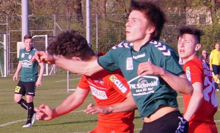 Stefan Fuchsberger (schwarz-grünes Trikot) kassierte mit der U16 eine 0:3-Niederlage. (Foto: AKA)