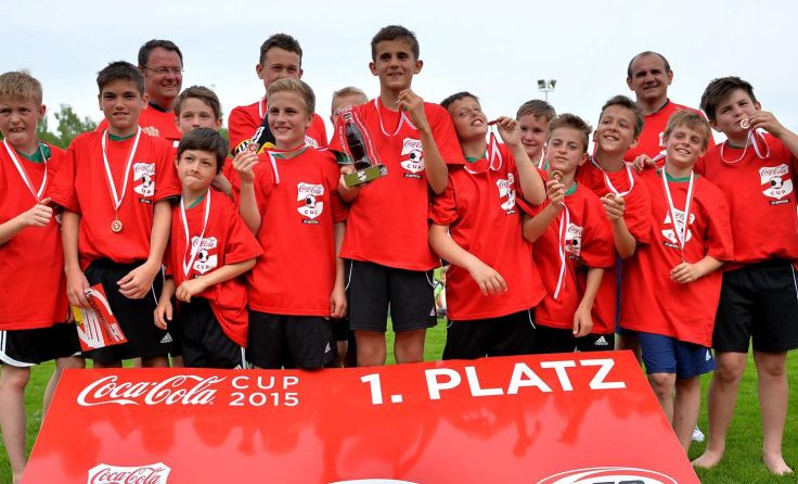 Die Rieder Nachwuchsspieler freuen sich über den Turniersieg. (Foto: GEPA)