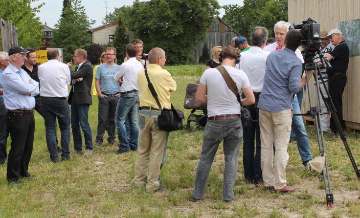 Das ORF-Team holte vor Ort Stellungnahmen von Anrainern ein. 