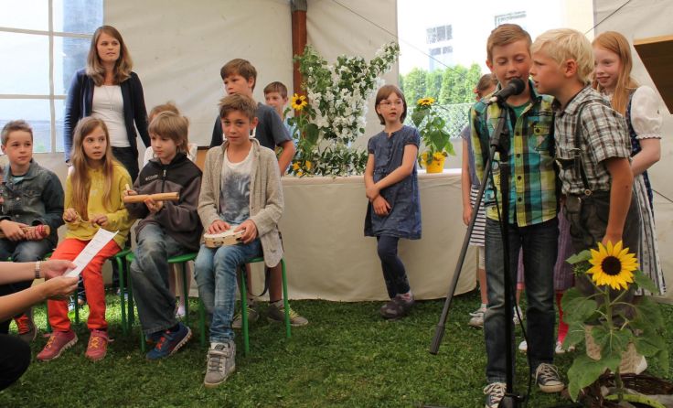 Die Schulkinder spielten eine wichtige Rolle bei der Eröffnungsfeier.