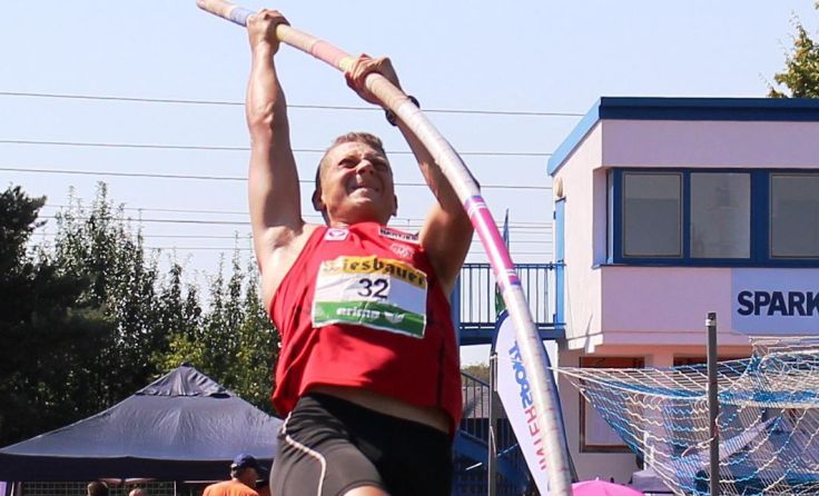 Lukas Reiter beim Stabhochsprung (Foto: W. Moshammer)