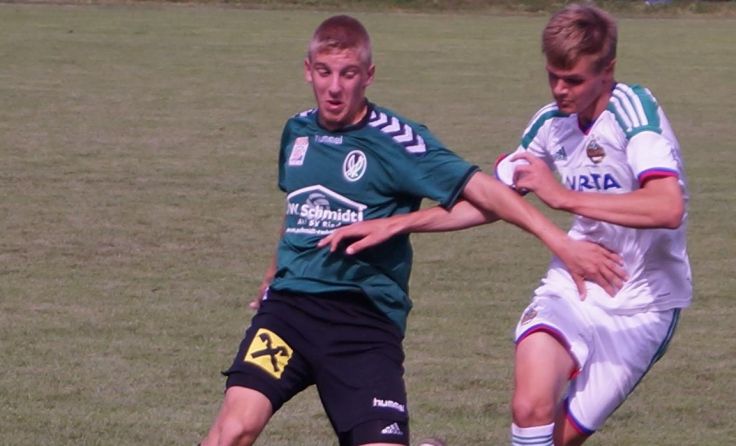 Sandro Plakolm (l.) und die Rieder U15 unterlagen mit 1:3. (Foto: AKA Ried)