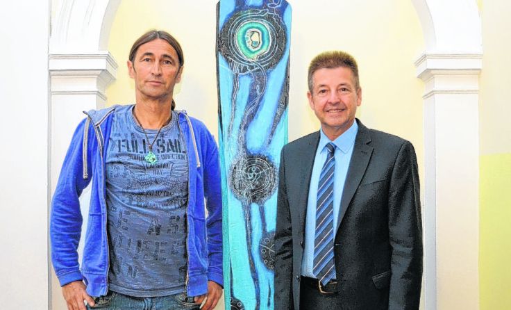 Künstler Fred Müller (l.) und Bürgermeister Albert Ortig bei der Vernissage