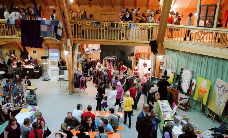 Der „Kunsthaufen“ in der Bauernmarkthalle bietet viel Abwechslung.