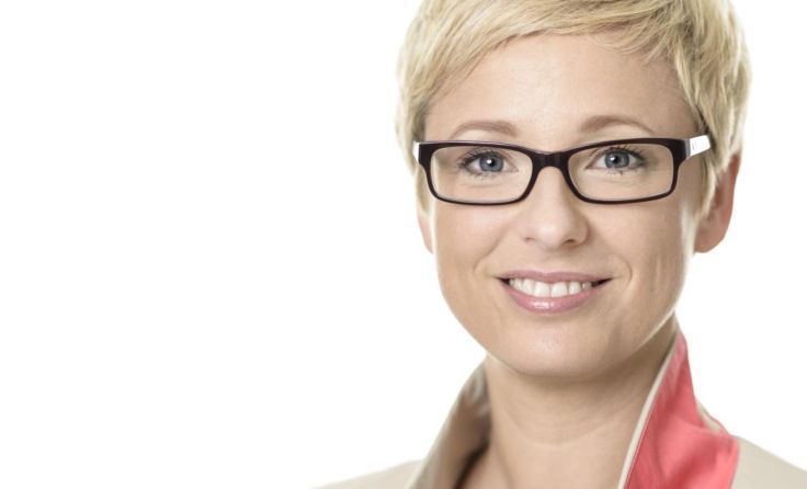 Landesrätin Doris Hummer diskutiert auf Einladung der Bahá‘i-Gemeinde in Ried. (Foto: Land OÖ)