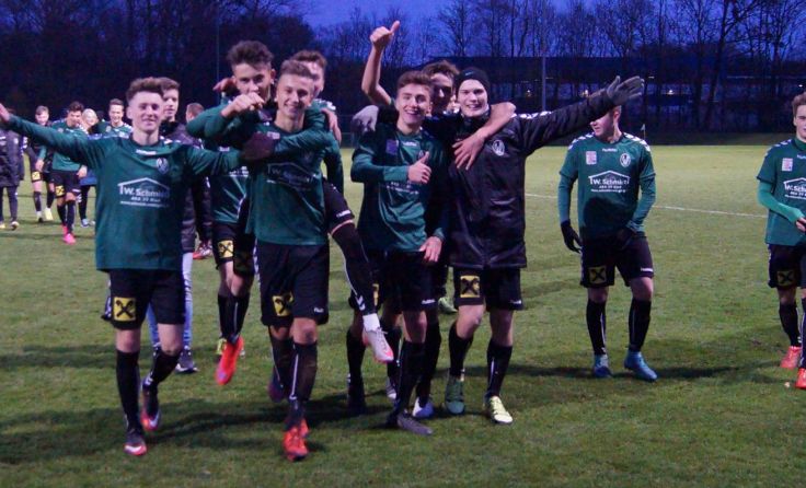 Nach dem letzten Spiel der Herbstsaison hatte die U18 Grund zum Jubel. (Foto: AKA Ried)