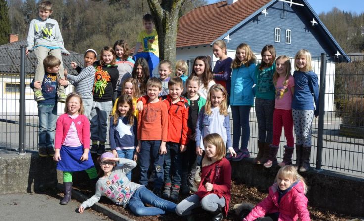 Die Kinder haben zwei Stücke einstudiert. 