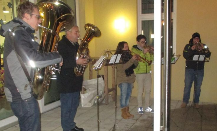 Der Musikverein beteiligt sich mit einer kleinen Abordnung.