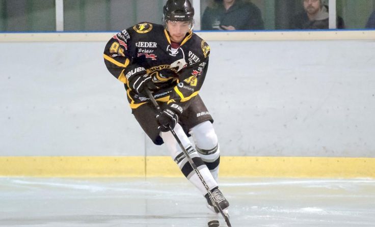 Michael Münzker (Penguins) beim Spiel in Wels (Foto: Karl Eder)