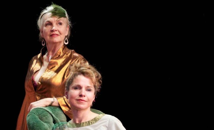 Komödie mit Margot Maria Paar (hinten) und Monika Müksch (Foto: Theater Laetitia)