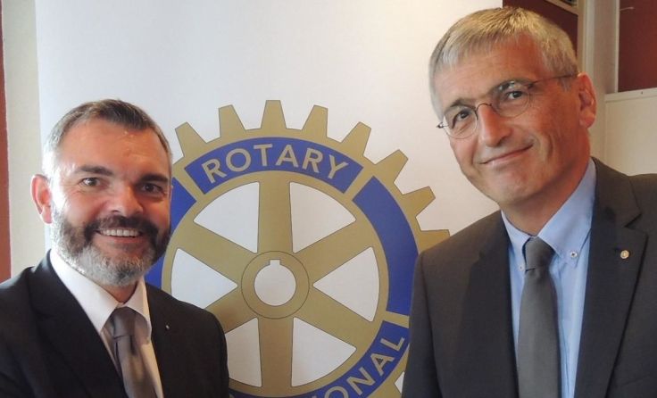 Übergabe bei Rotary: Karl Weinhäupl (l.) und Wolfgang Rathmayr
