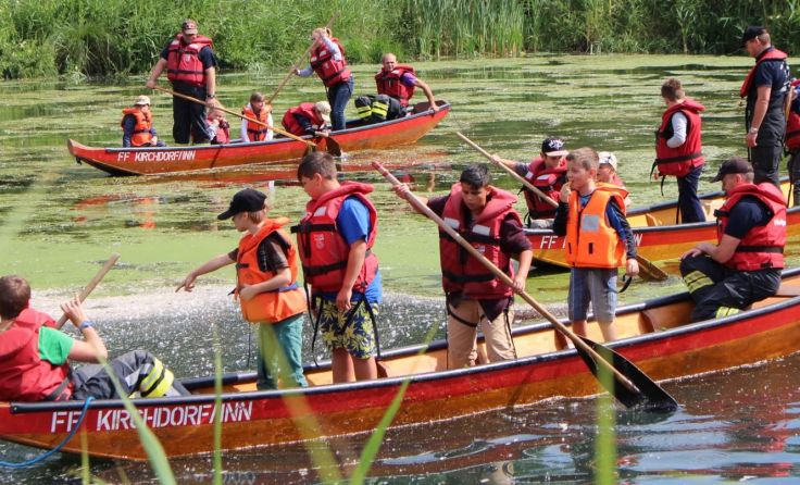 Mit den Zillen der FF Kirchdorf wurde auf dem Aubach gerudert. 
