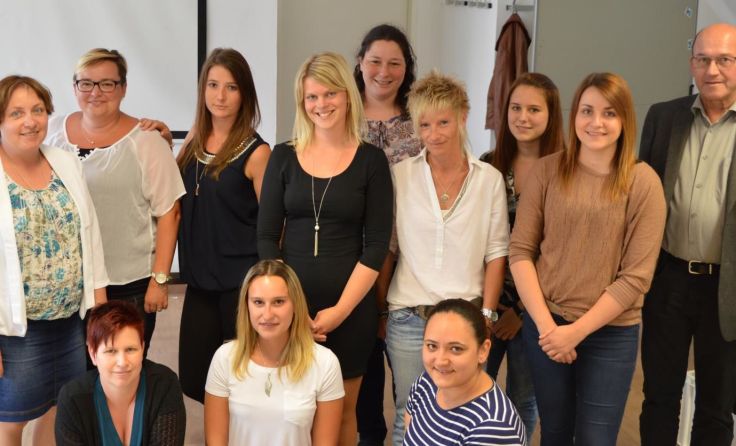 Absolventinnen des BFI-Lehrgangs zur Kindergartenhelferin (Foto: BFI OÖ)