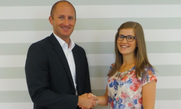 Annika Haidinger mit Bürgermeister Thomas Priewasser