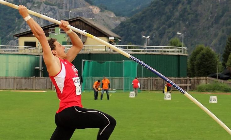 Lukas Reiter beim Stabhochsprung (Fotos: LAG)