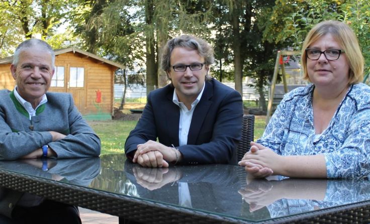 Volkshilfe Ried-Vorsitzender Josef Hellmann, Bezirkskoordinator Jürgen Pouget und Petra Lobmeier
