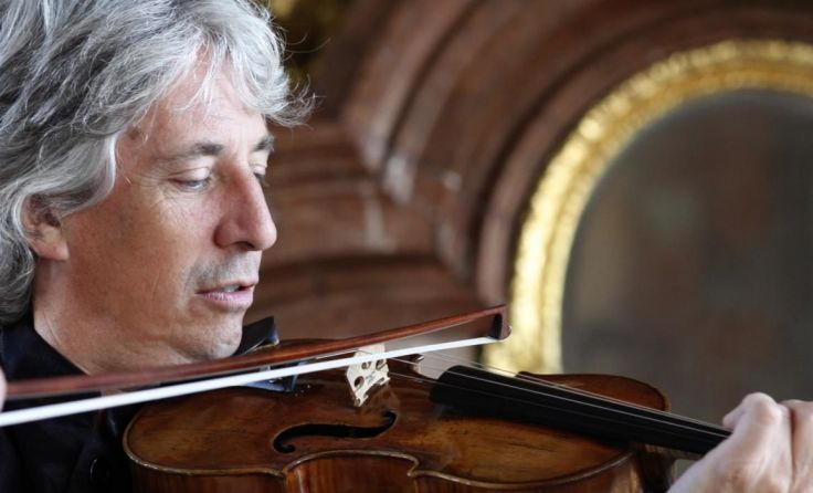 Russel McGregor leitet das Johann-Strauß-Ensemble. 