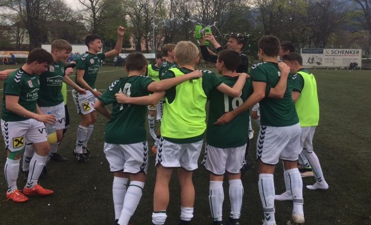 Die U15 bejubelte in Tirol einen 2:1-Sieg in letzter Minute. (Foto: AKA Ried)