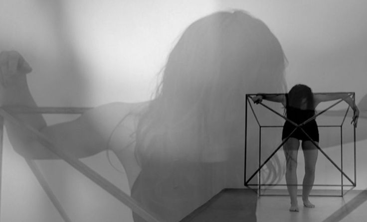 Teil der Ausstellung von Elke Sackel ist eine Videoarbeit von Ulli Stelzer. (Foto: Ulli Stelzer)