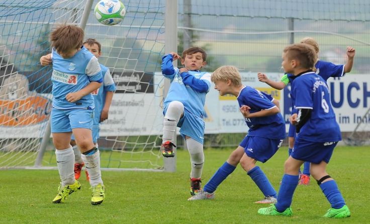 Schon bei der U9 wird mit vollem Einsatz gekämpft. (Foto: Karl Humer)