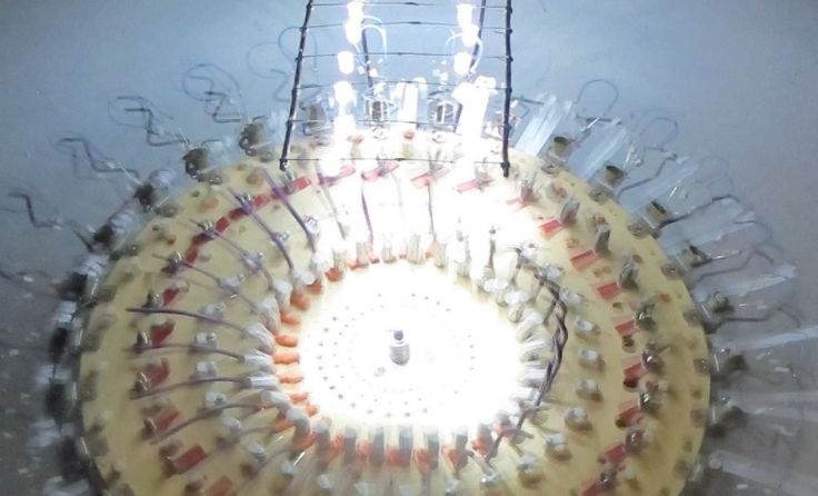 Polterauers Skulpturen werden oft von Elektromotoren angetrieben. 