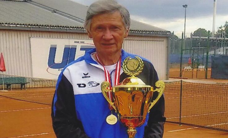 Klaus Kreuzhuber mit dem Pokal für die Mannschafts-Staatsmeisterschaft