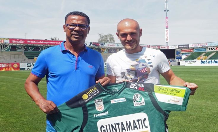 SVR-Trainer Lassaad Chabbi mit Neuzugang Lukas Grgic (Foto: SV Ried)