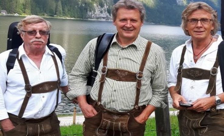 Die Riada Wüdschützn singen und spielen beim Weinfest in der Bauernmarkthalle.