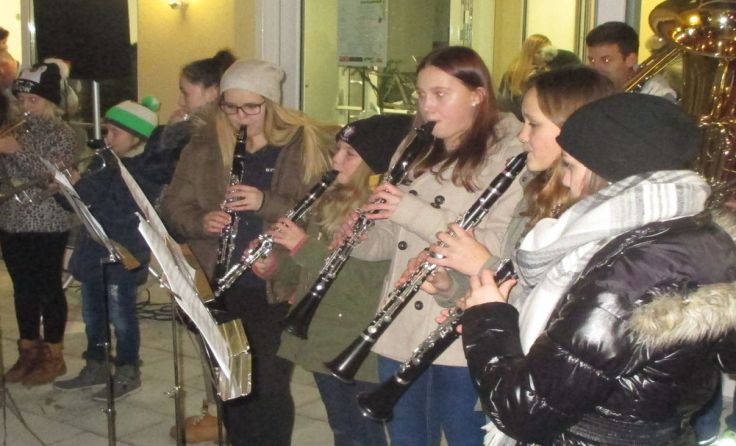 Die Jungmusiker spielen ab 17 Uhr.