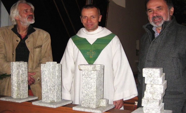 (v. l.) Christian Zeitler, Pfarrassistent Robert Kettl und Hermann Emprechtinger